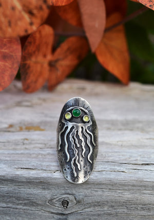 3 Eyed Jellyfish Saddle Ring - Will fit like a Size 8.5 - Green Onyx and Peridot